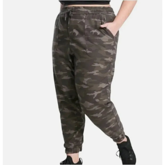Athleta Camo Farallon Jogger Plus Sz 26 NWT $98 UPF Breathable Drawstring Pocket - Picture 1 of 7